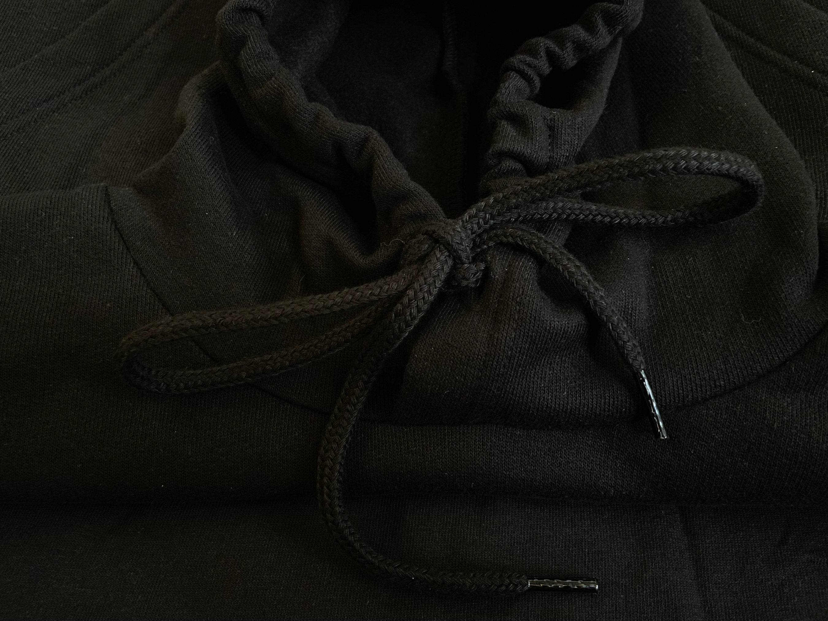 Schwarzer Unisex Hoodie personalisiert mit Vereinslogo